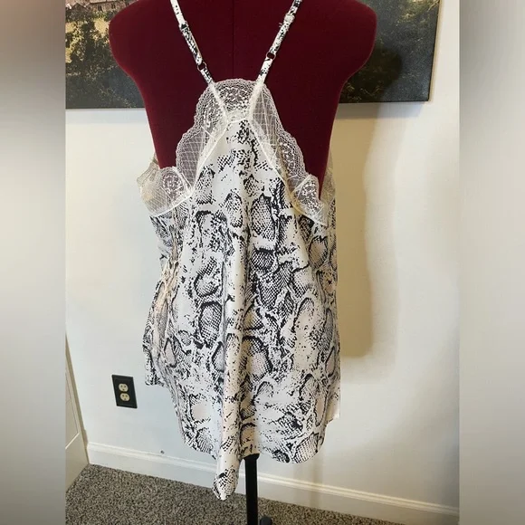 Black and white skin print women top - Picture 2 of 4